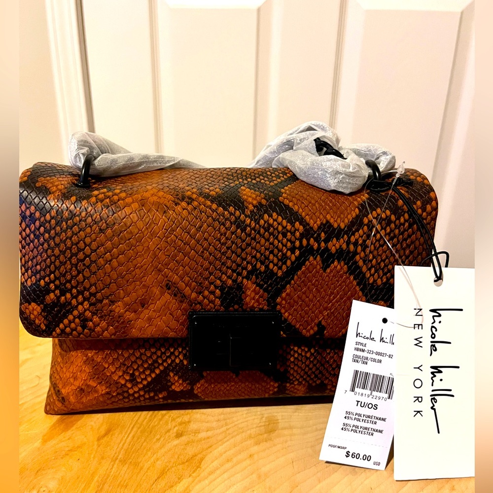 🐍🐍🐍 Snake skin Nicole Miller clutch!!👜👜👜